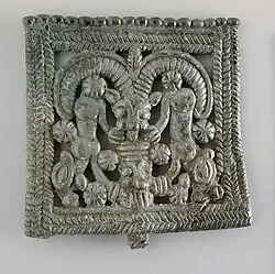 Openwork pin head