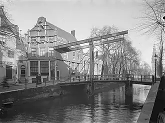 Drawbridge (bridge number 227) crossing Groenburgwal; early 20th century.