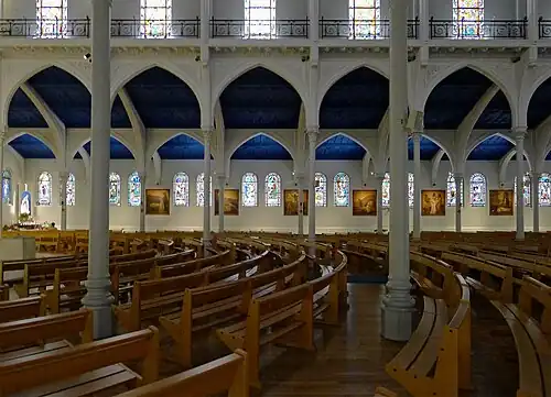side aisle
