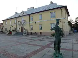 Town hall with the beetle statue