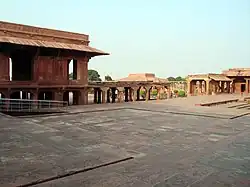 Fatehpur Sikri: Pachisi Court with Dalans