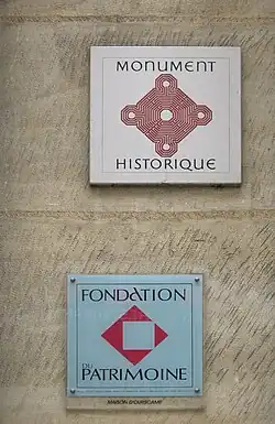 Fondation du patrimoine plaque on the façade of the Hôtel d'Ourscamp, Paris