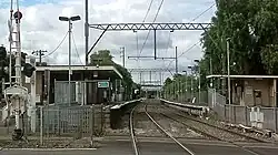 Southbound view of the station platforms, viewed from the Gaffney Street level crossing, March 2005