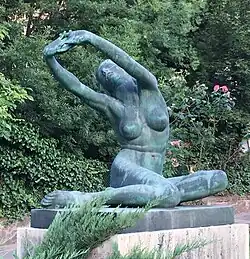 Awakening / Sorrow, Ébredés / Bánat (1937, bronze). Budapest, Hűvösvölgyi út 22–24.