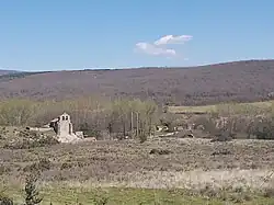 Vista view of Piedrahita de Muñó with a church in the foreground.