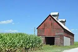 Cornfield and grain crib on E100N