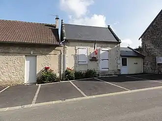 The town hall of Ploisy