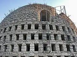 Achille Knapen's air well (exterior)