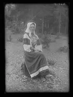 Seto woman in traditional costume in the village of Võmmorski (1913)