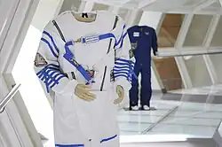 Replica of the suit worn by Marcos Pontes on his Missão Centenário flight to the International Space Station aboard the Soyuz TMA-8 in 2006