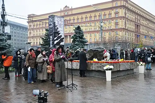 "Restoring the Names" (29 October 2016). FSB headquarters are in the background.