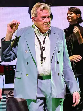 RoxyMusicO2141022 (66 of 68) (cropped 2).jpg