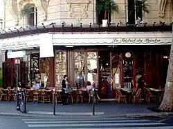 An overall view of the brasserie