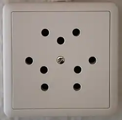 Type 12 triple socket (10 A), now obsolete and no longer sold or installed