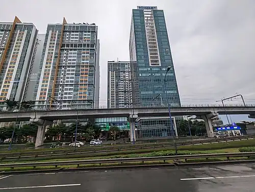 Saigon seen from bus 53 in evening rain 83.jpg