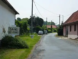The road into of Sains-lès-Pernes