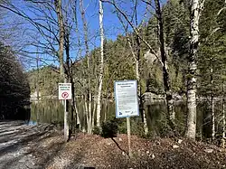 Launching, information: road signs on the West shore