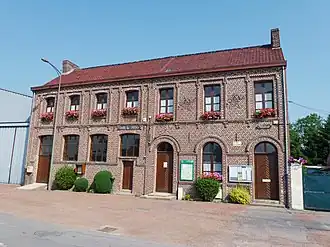 The town hall in Sars-et-Rosières
