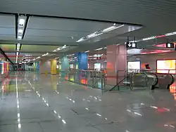 Line 1 concourse (2009)