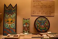 Shields from the Joseon Dynasty, two sizes of Pavise, and a Pengbae, the round shield.