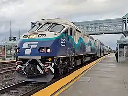 A streamlined locomotive in the Sounder livery with "922" painted on the side