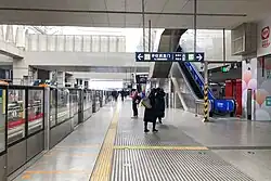 Line 13 southbound platform