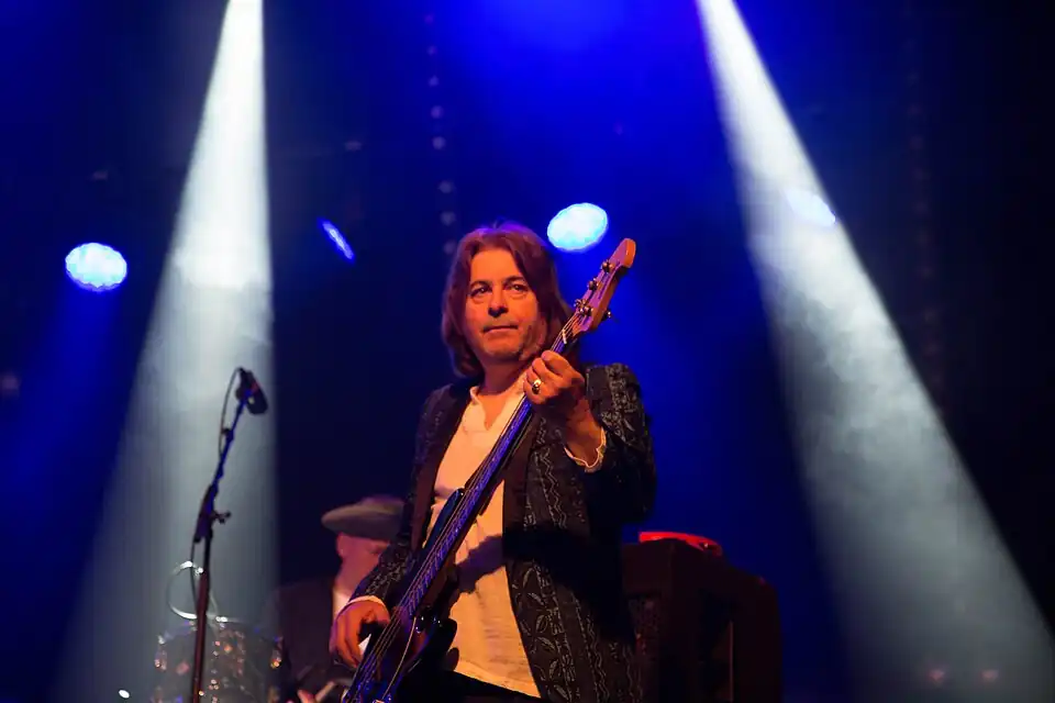 Squeeze - John Bentley 3003 (18283324533).jpg