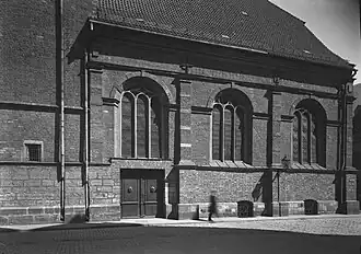 Choir extension from the west