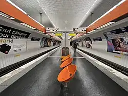 Platform for line 8 services to Créteil and for line 10 services to Gare d'Austerlitz