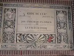Memorial plaque to former printer of money, Johan Enschede (hangs in klokhuisplein gateway).