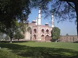 Taj Mahal and grounds: Fatehpur Masjid