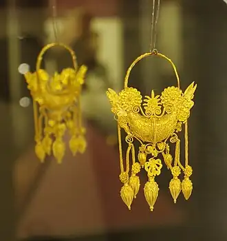 Ancient Greek rosettes on a pendant, 4th century BC, gold, National Archaeological Museum of Taranto, Taranto, Italy[12]