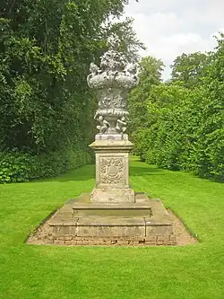 Pedestal and Four Seasons Vase in Melbourne Hall gardens