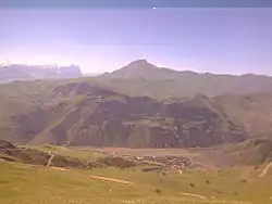 The northern slope of Mount Gestinkil is located in Kurakhsky District