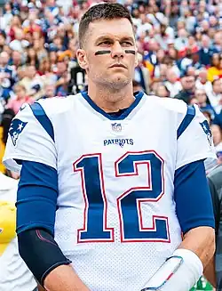 Tom Brady with no helmet in his Patriots uniform
