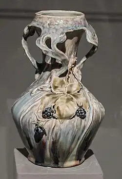 Amphora with elm-leaf and blackberry, manufactured by Stellmacher & Kessner (c. 1900), Museum of Applied Arts, Budapest