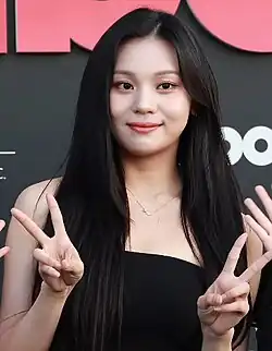 Umji giving the V sign