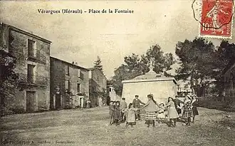 An old postcard view of Vérargues