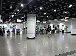 South concourse (Line 3 section)