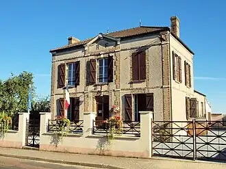 The town hall in Villeneuve-la-Dondagre