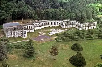 General view of the Château de La Mercerie during an aerial survey by Jacques Dassié in the commune of Magnac-Lavalette-Villars (Charente-Maritime).