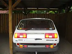 Since the taillights were mounted in the bootlid, additional lamps provided rearwards lighting when the boot was open.