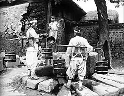 Korean commoners at a well ( 1900)