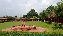 Taj Mahal and grounds: Well at the Taj garden